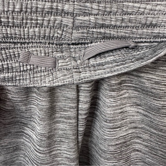 Nike Youth Size Medium Grey Joggers with Drawstrings & Mesh Lined Pockets - Picture 8 of 8